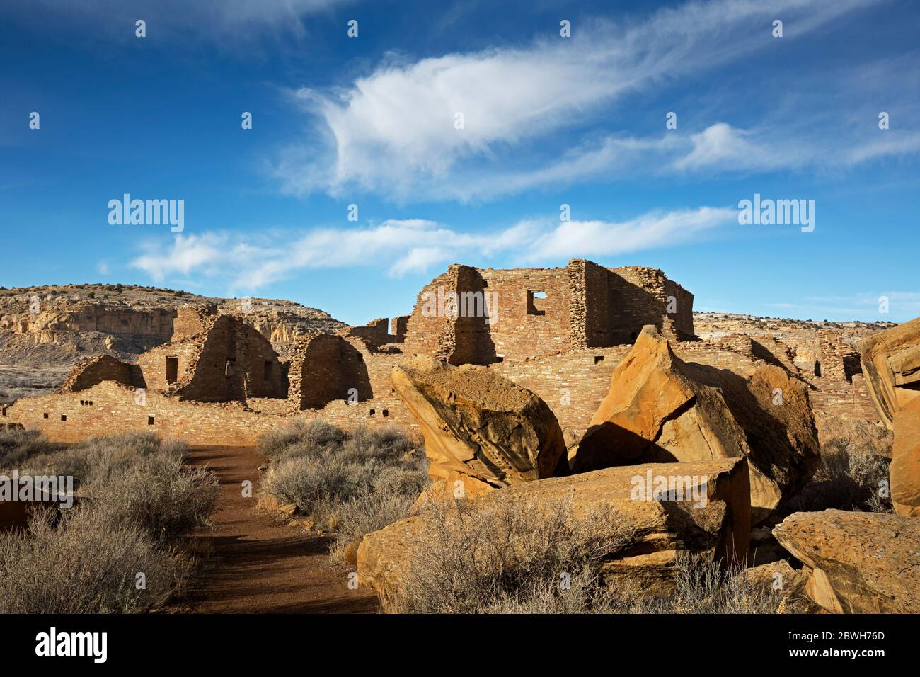 NM00342-00...NEW MEXICO - Pueblo Bonito ruin, a 900 year old dwelling of the Ancestral Puebloans, now part of Chaco Culture National Historical Park. Stock Photo