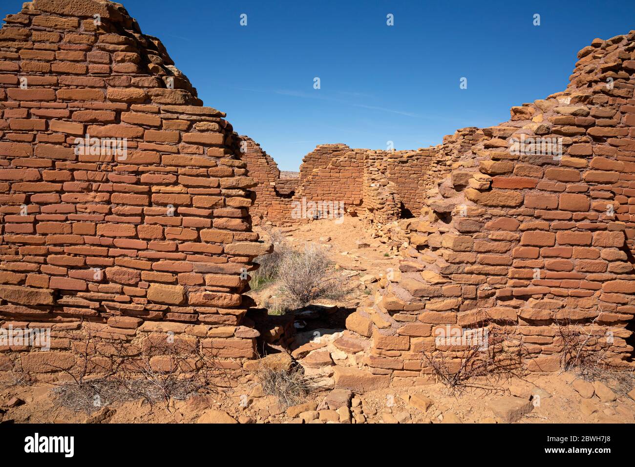 NM00365-00...NEW MEXICO - Broken 900 year old walls at New Pueblo Alto in the Chaco Culture National Historical Park , a World Heritage Site. Stock Photo