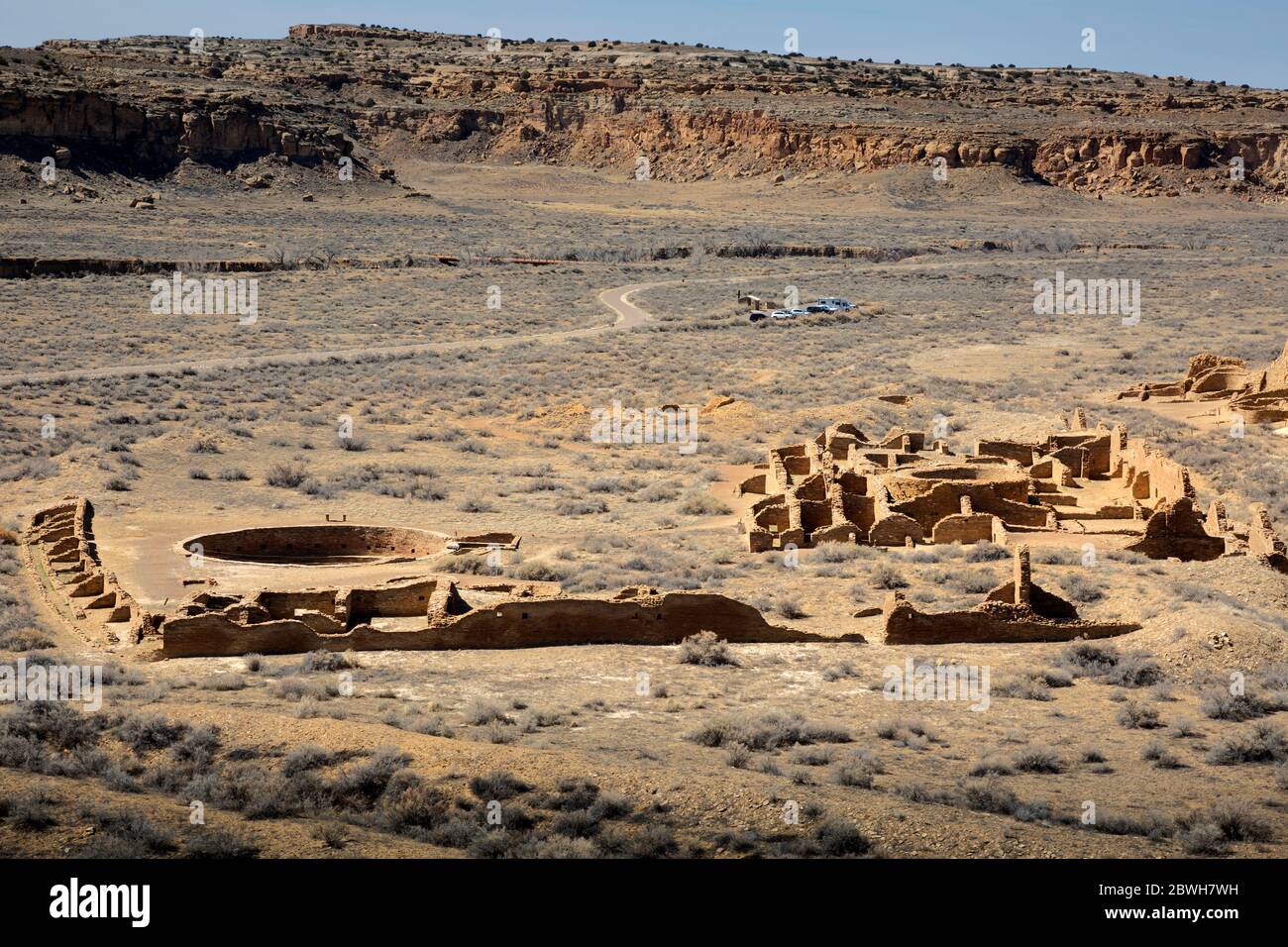 NM00375-00...NEW MEXICO - Chetro Ketl Overlook of the 900 year old ruin in Chaco Culture National Historical Park, a World Heritage Park. Stock Photo