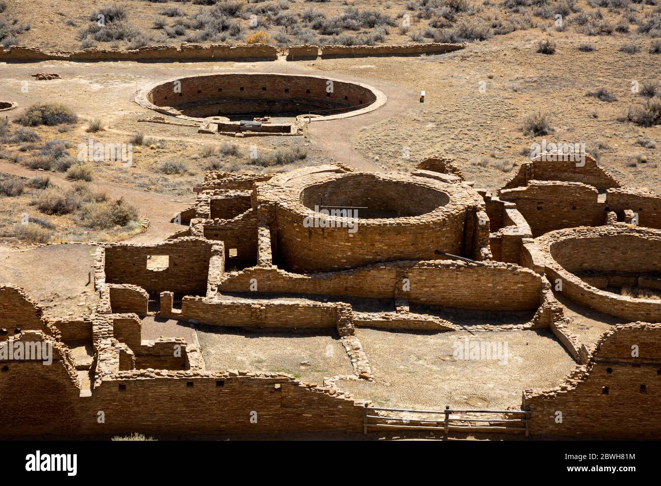NM00378-00...NEW MEXICO - Kivas and rooms at the Chetro Ketl ruin in Chaco Culture National Historical Park, a World Heritage Park. Stock Photo