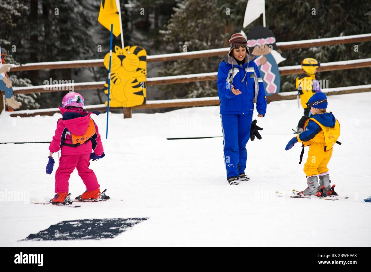 Children learning to ski at LionsHead Village, Vail Ski Resort, Rocky Mountains, Colorado, USA Stock Photo