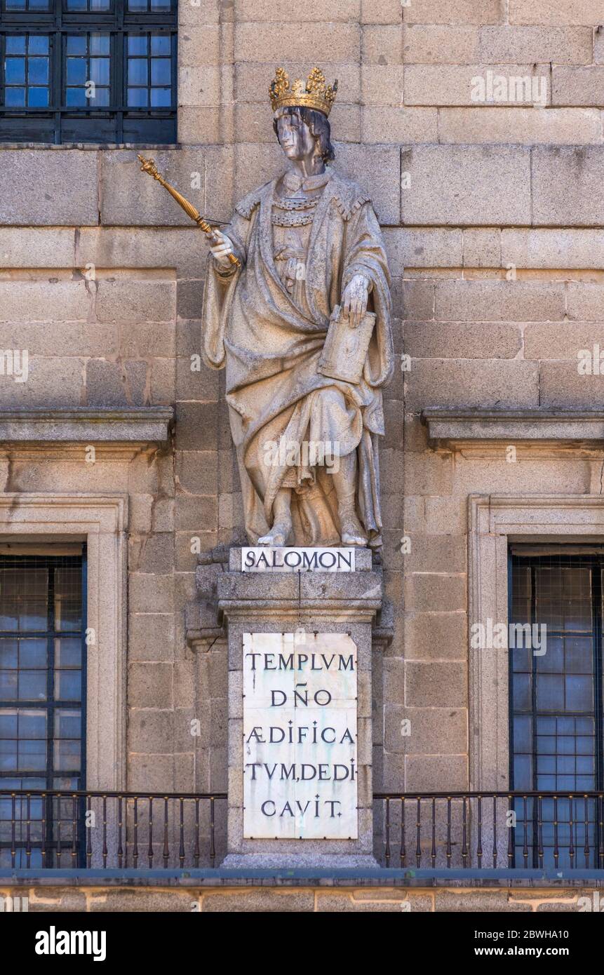 King salomon statue hi-res stock photography and images - Alamy