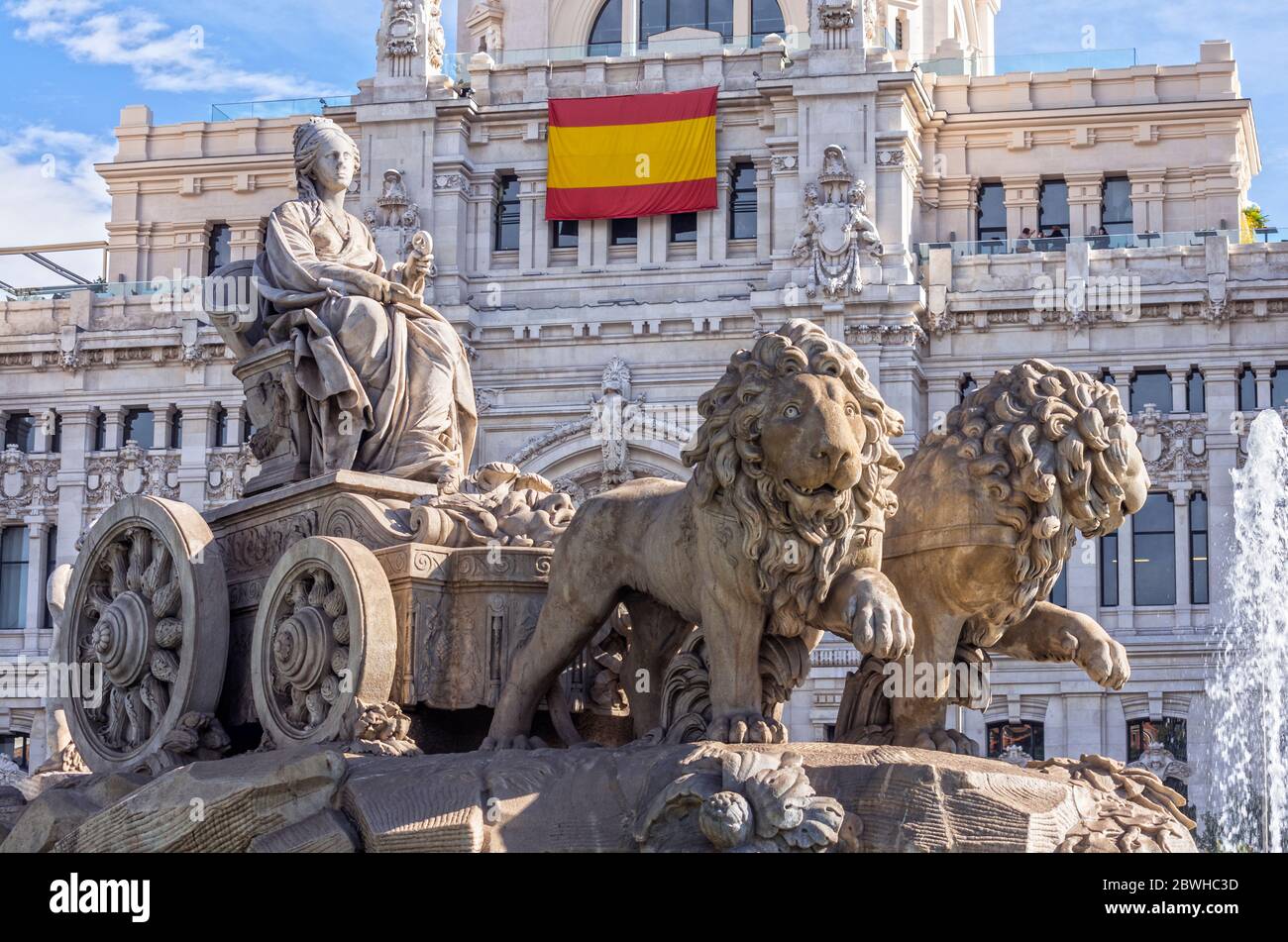 Fuente de Cibeles con el ayuntamiento al fondo. Paza de Cibeles. Madrid.  España Stock Photo - Alamy