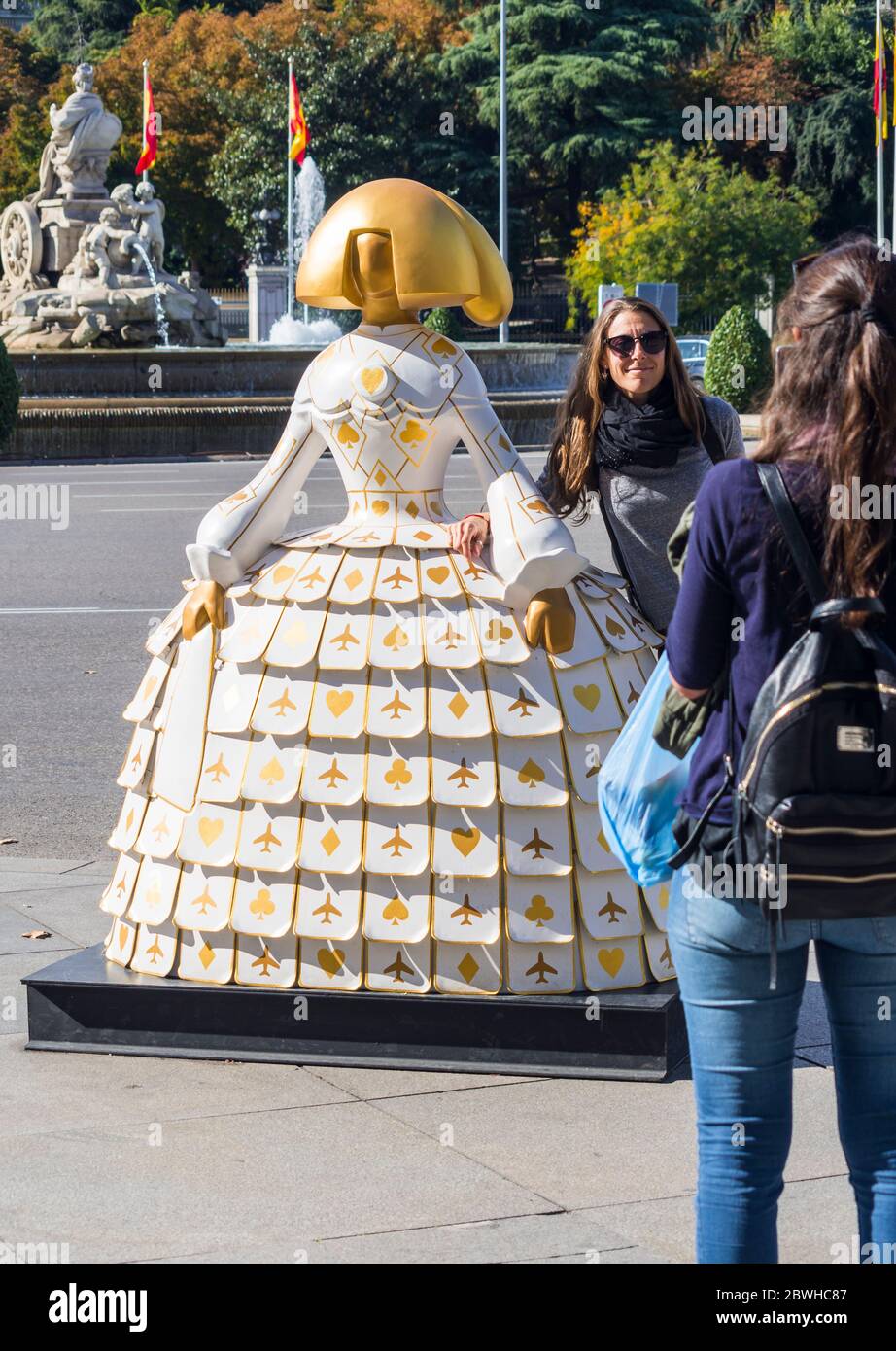 Menina en la Plaza de Cibeles. Madrid. España Stock Photo