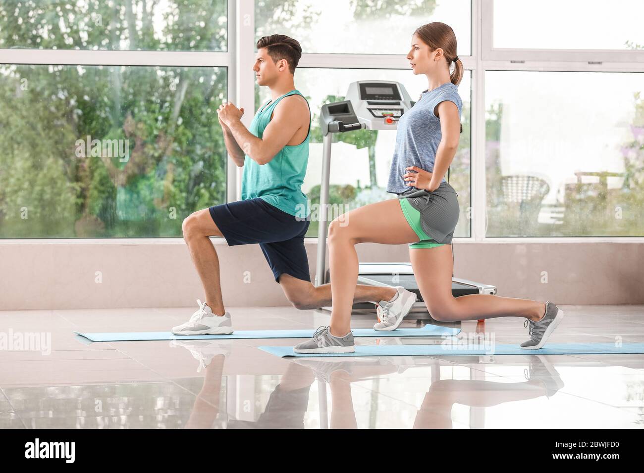 Sporty young couple training in gym Stock Photo - Alamy