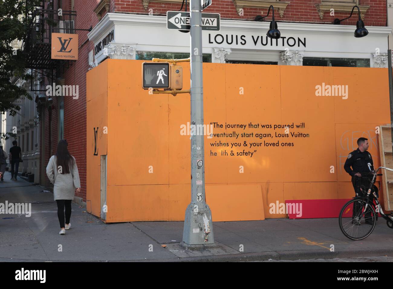 Louis Vuitton store – Stock Editorial Photo © teamtime #107068424