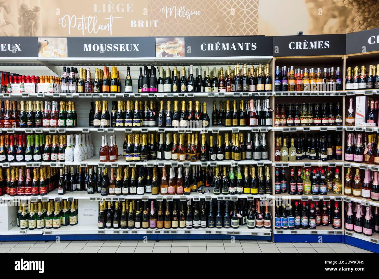 Supermarket wine display hires stock photography and images Alamy