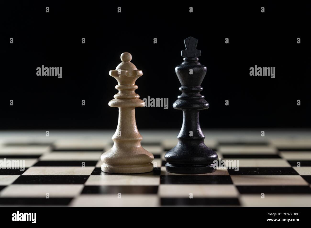 Two business women play chess hi-res stock photography and images - Alamy