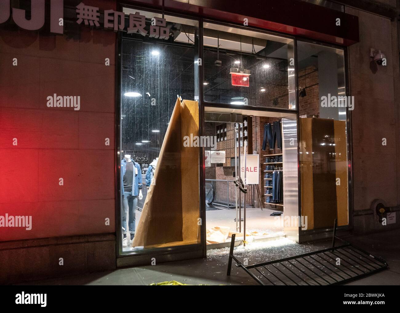 New York, NY - June 1, 2020: Protests turn into looting and destructions in Manhattan before first curfew imposed. View of Muji store broken windows and looted. Stock Photo