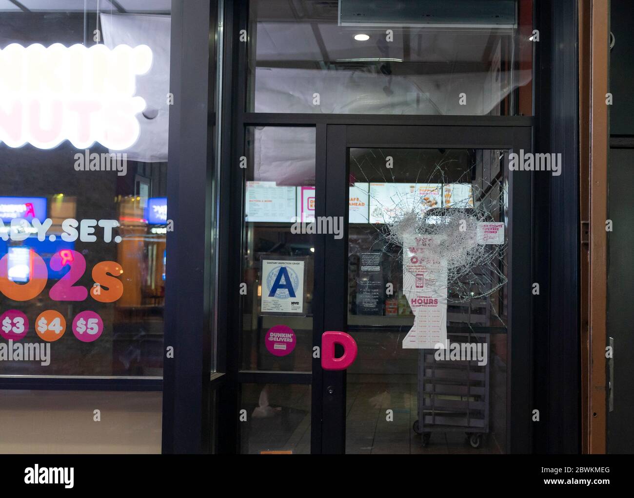 New York, United States. 01st June, 2020. Protests turn into looting and destructions in Manhattan before first curfew imposed. View of Dunkin Donuts store broken windows. (Photo by Lev Radin/Pacific Press) Credit: Pacific Press Agency/Alamy Live News Stock Photo
