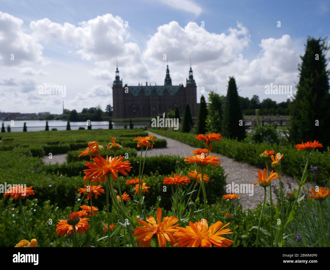 With hillock garden hi-res stock photography and images - Alamy