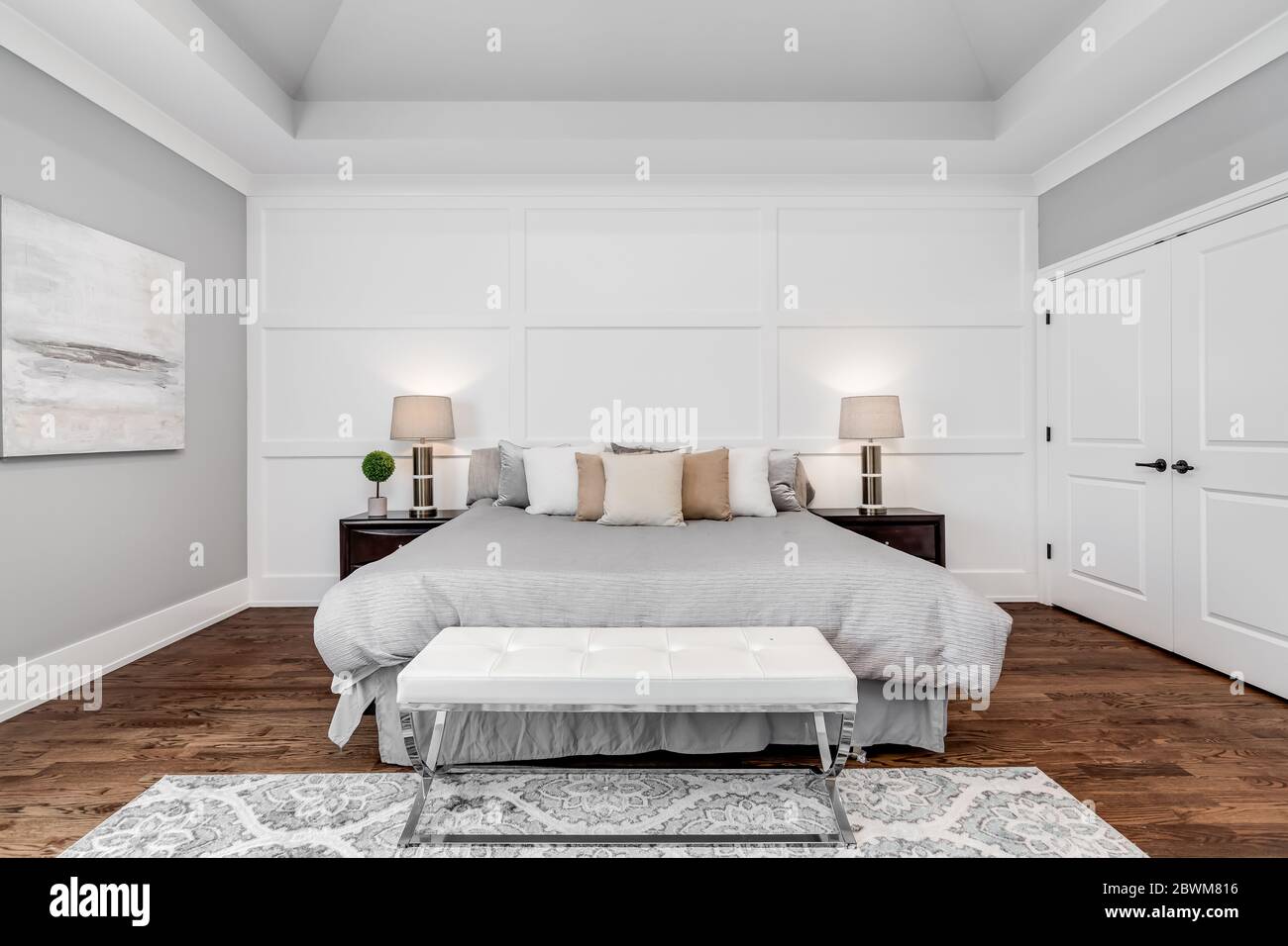 High ceiling bedroom hi-res stock photography and images - Alamy, image size:1300x956