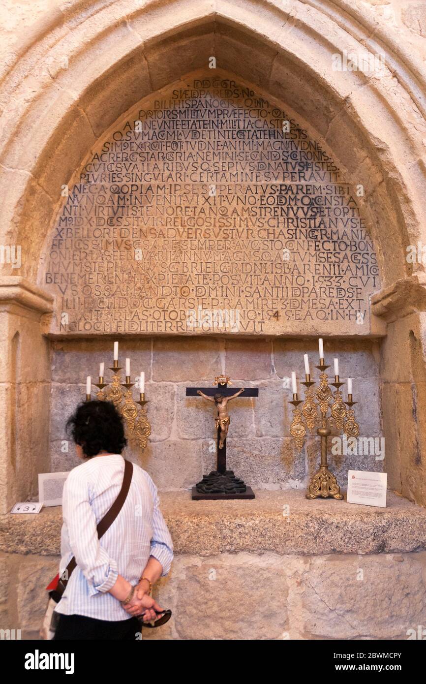 Sepulcro de Diego García de Paredes en la Iglesia de Santa María la Mayor. Trujillo. Cáceres. Extremadura. España Stock Photo