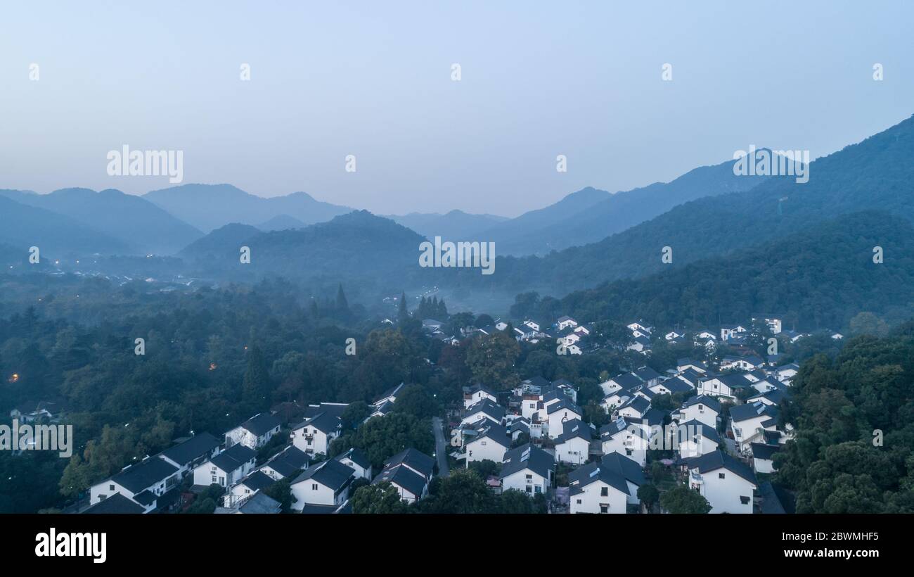 Rolling hills covered in mist hi-res stock photography and images - Alamy