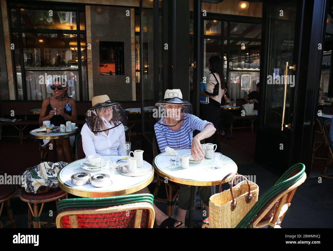 Paris Café Series: Café de Flore Review (#3) - The Luxury Lowdown