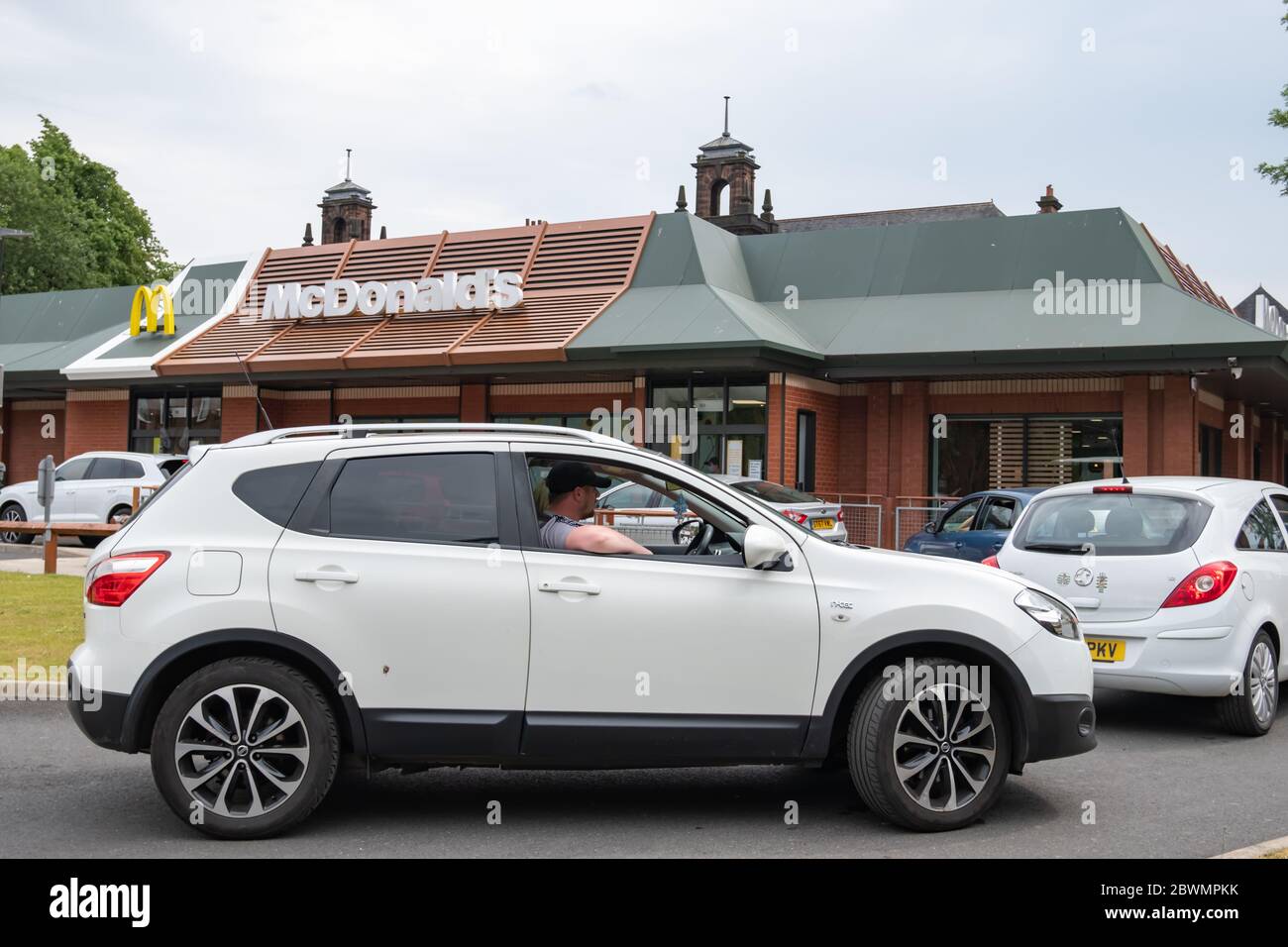 Glasgow, Scotland, UK. 2nd June, 2020. Cars queuing at the Pollokshaws
