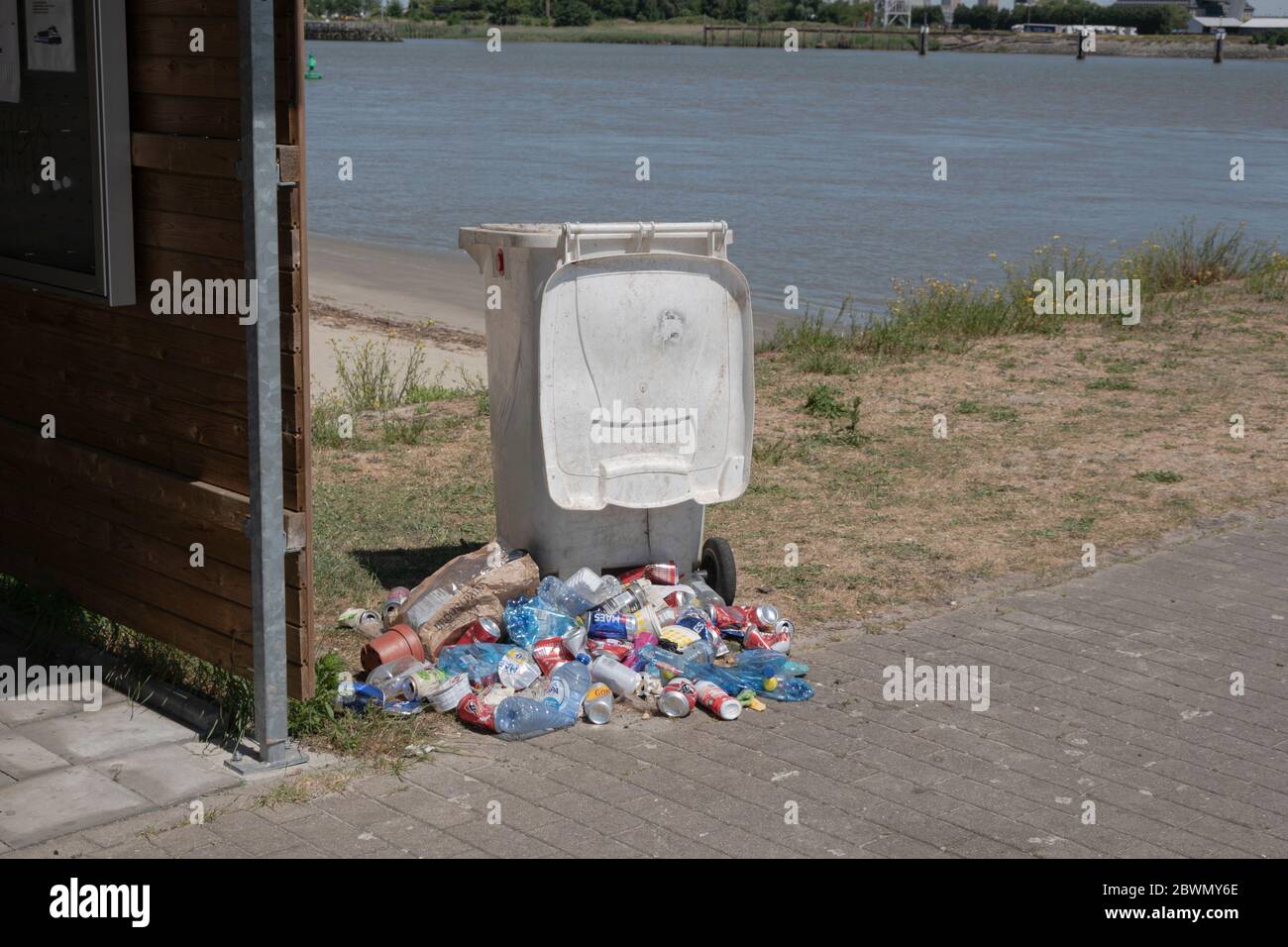 Antwerp, Belgium, Sunday, May 31, 2020, quay Sint Anneke garbage next to a rubbish bin on the ground Stock Photo