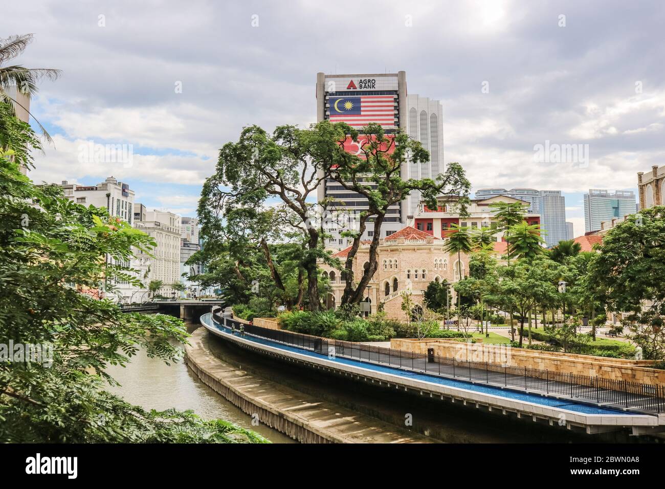 KUALA LUMPUR, MALAYSIA - NOVEMBER 28, 2019: Panoramic view of River of Life Kolam Biru water and Leboh Pasar Besar, KL. The Blue Pool is the 1st phase Stock Photo