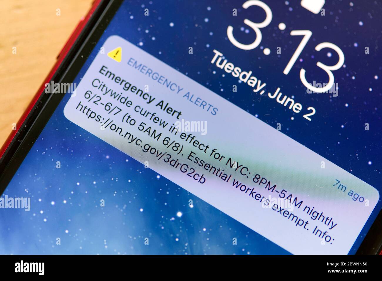 Electronic alert from New York City authorities announcing 8pm - 5am citywide curfew from June 2nd to 7th 2020, displayed on a phone in NYC, NY, USA. Stock Photo