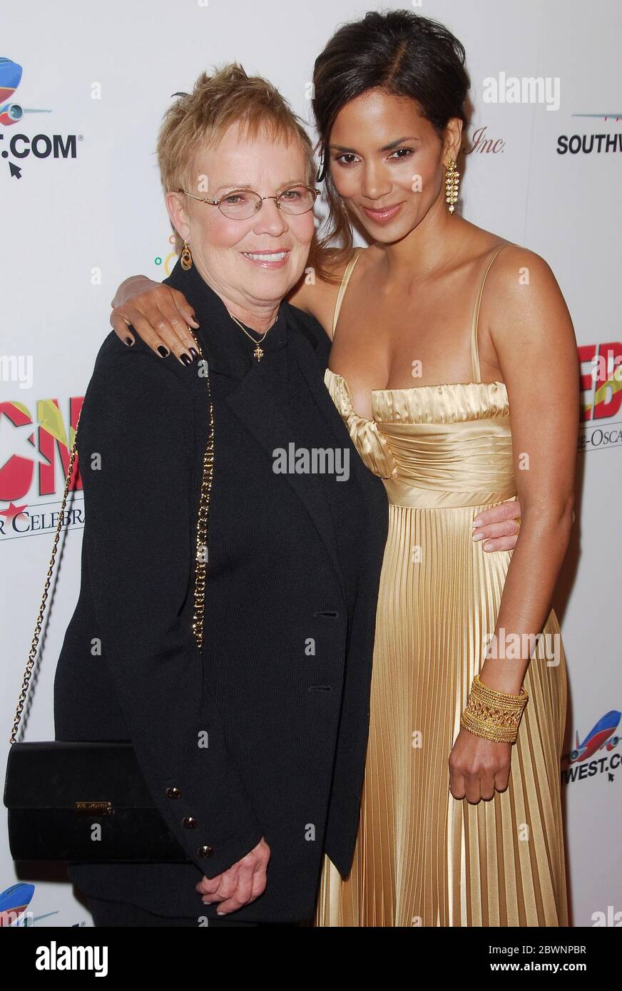 Halle Berry And Mom Judith Hi Res Stock Photography And Images Alamy