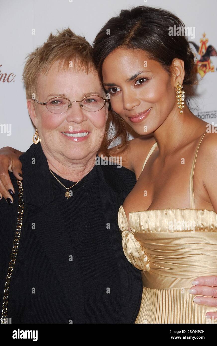 Halle Berry And Mom Judith Hi Res Stock Photography And Images Alamy Halle Berry And Mom Judith Hi Res Stock Photography And Images Alamy
