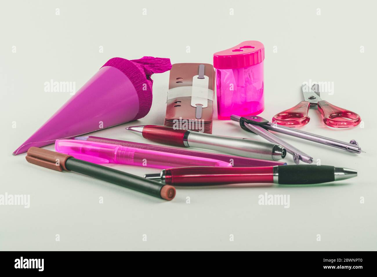 https://c8.alamy.com/comp/2BWNPT0/various-writing-utensils-for-school-and-office-in-pink-2BWNPT0.jpg