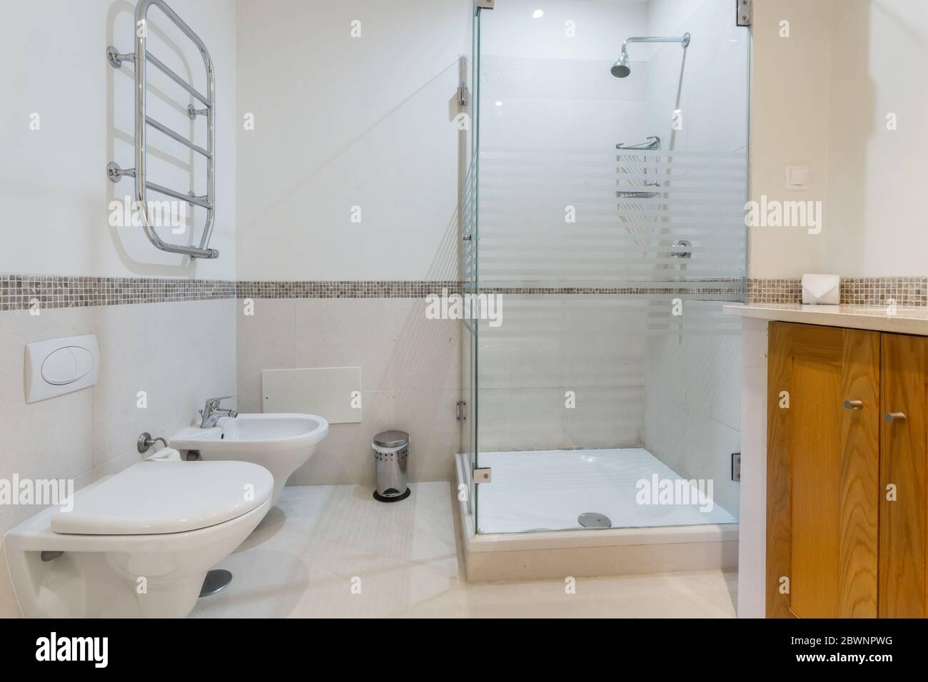 Glass shower hires stock photography and images Alamy