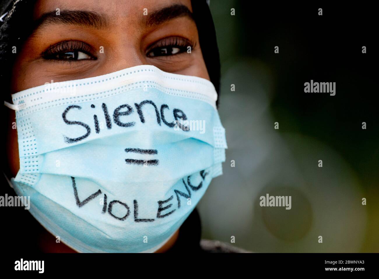 Online violence against women hi-res stock photography and images - Alamy