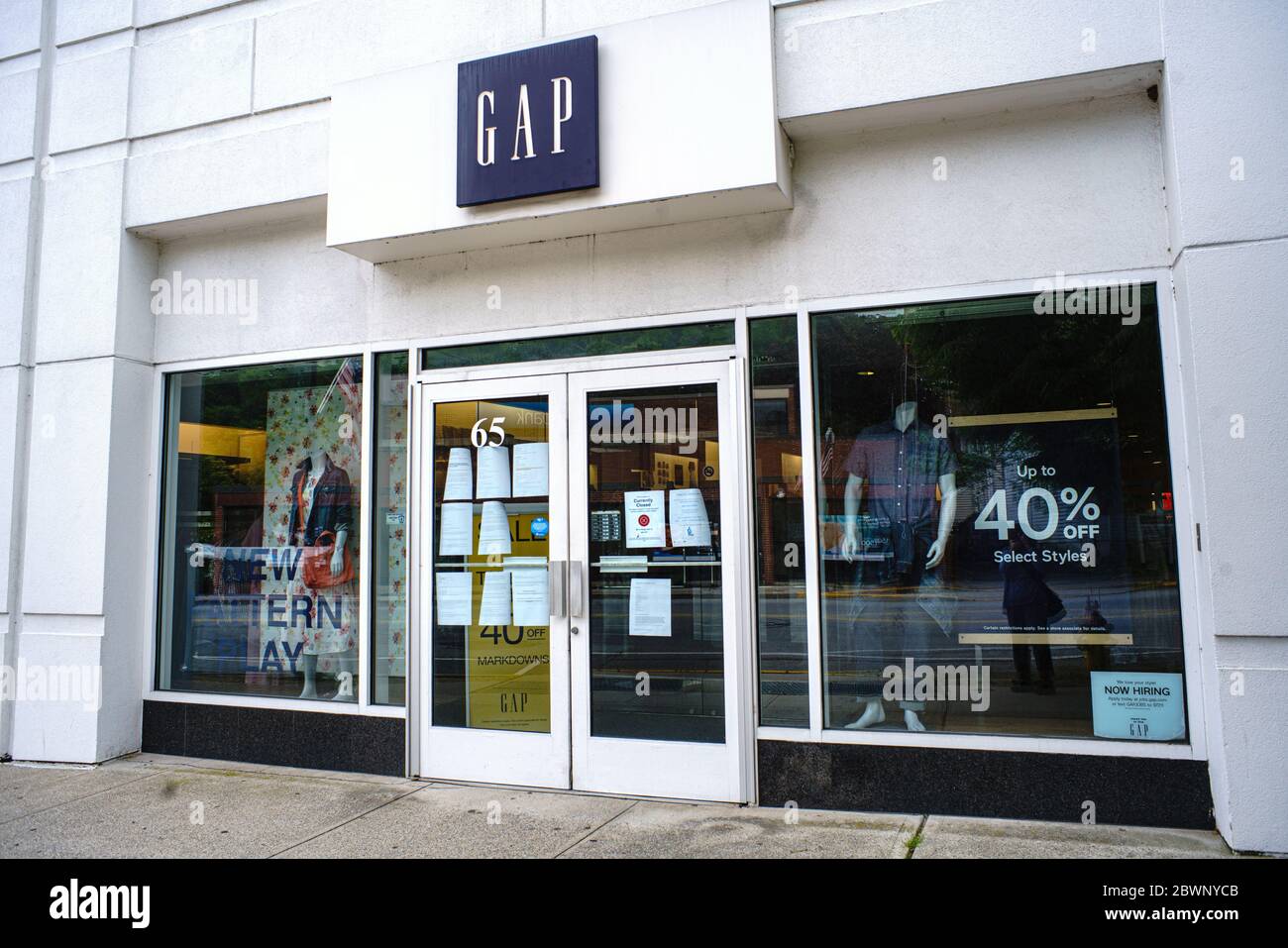 Mount Kisco, New York May 29, 2020: As Westchester County NY begins Phase 1 of its limited reopening after the coronavirus pandemic, retail stores such as the Gap provide curbside pickup. Stock Photo