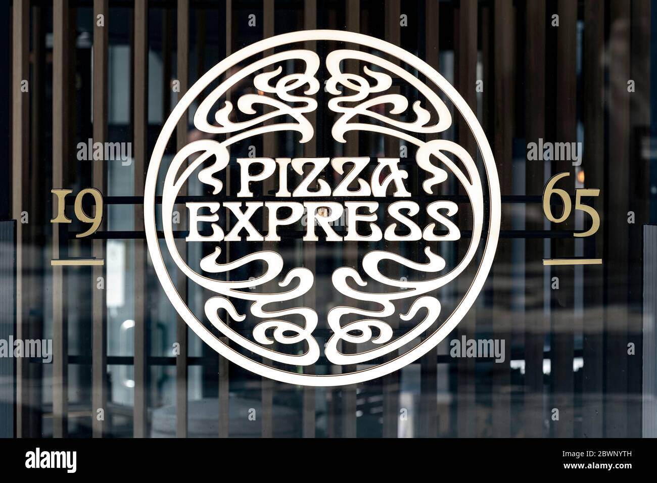 Pizza express logo hires stock photography and images Alamy