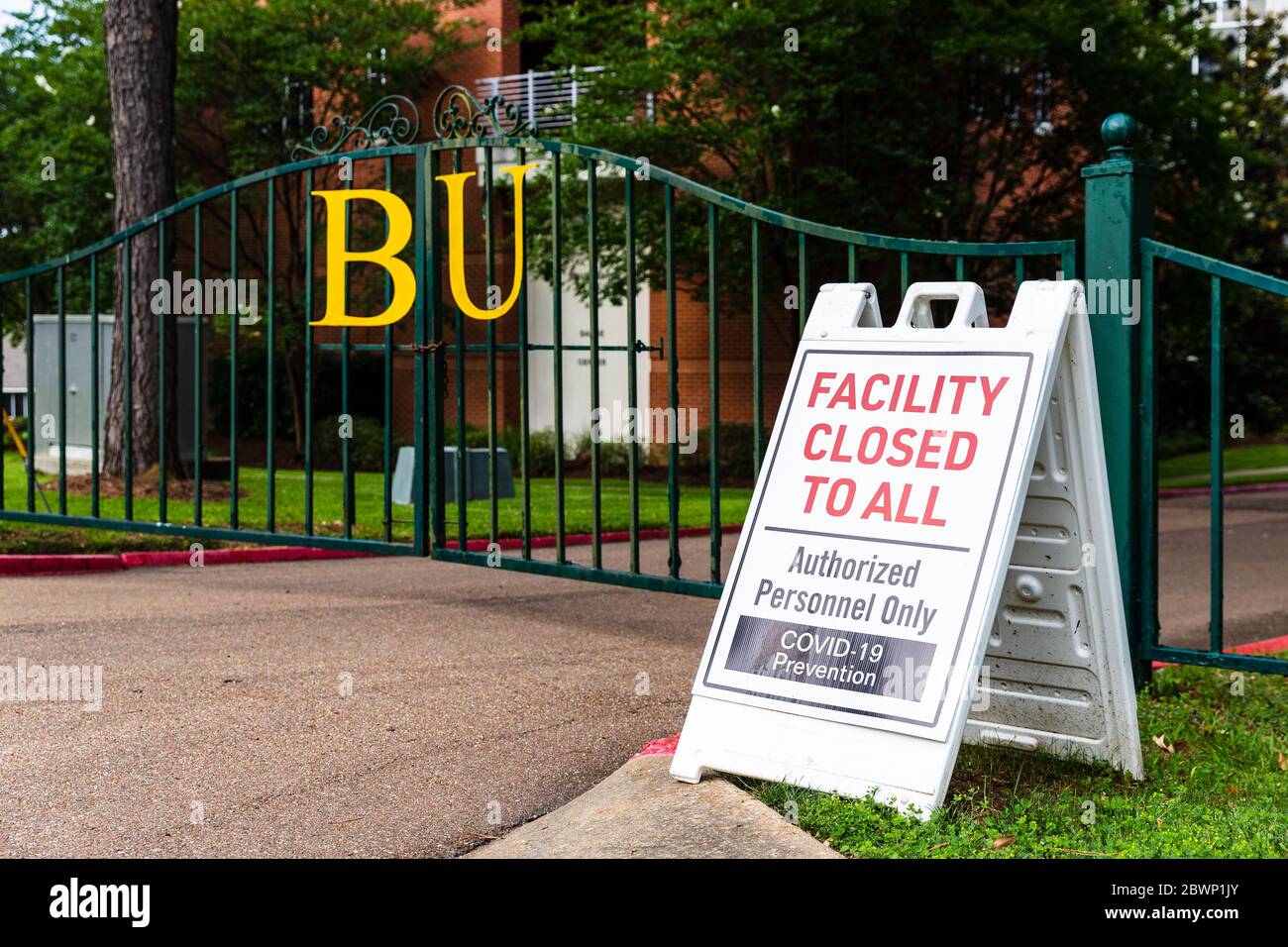 Jackson, MS / USA, June 1, 2020: Closed sign due to the 2020 COVID-19 Pandemic at Belhaven University in Jackson, MS Stock Photo