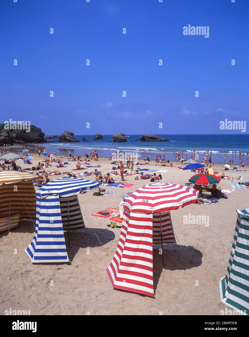 Vintage beach changing tents on Plage Miramar, Biarritz (Miarritze), Pyrénées-Atlantiques, Nouvelle-Aquitaine, France Stock Photo