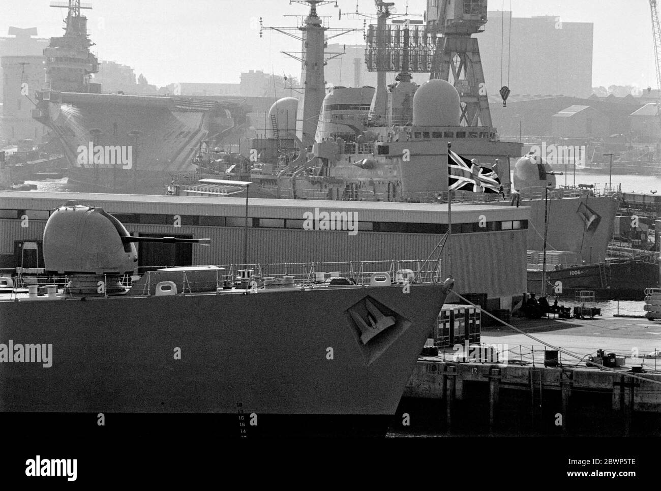 AJAXNETPHOTO. 29TH MAY, 1982. PORTSMOUTH, ENGLAND. - BUSY SCENES IN THE NAVAL BASE. HMS BULWARK VISIBLE DISTANT, LEFT. PHOTO:JONATHAN EASTLAND/AJAX REF:822905 3037 Stock Photo