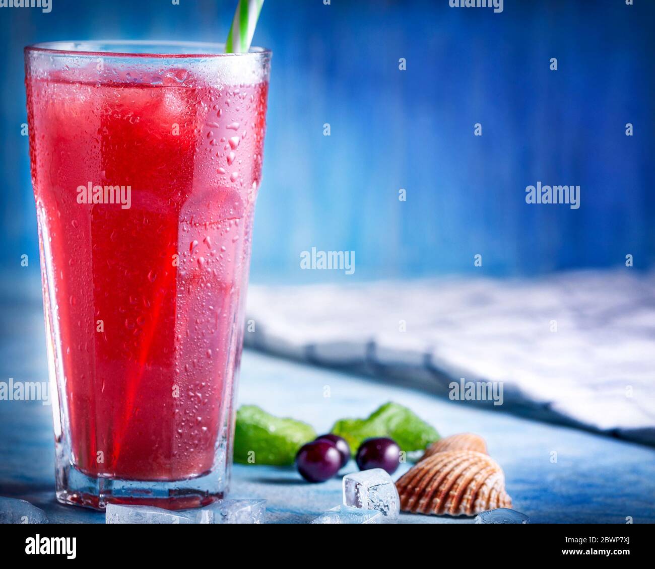 Hot weather cool drink hires stock photography and images Alamy