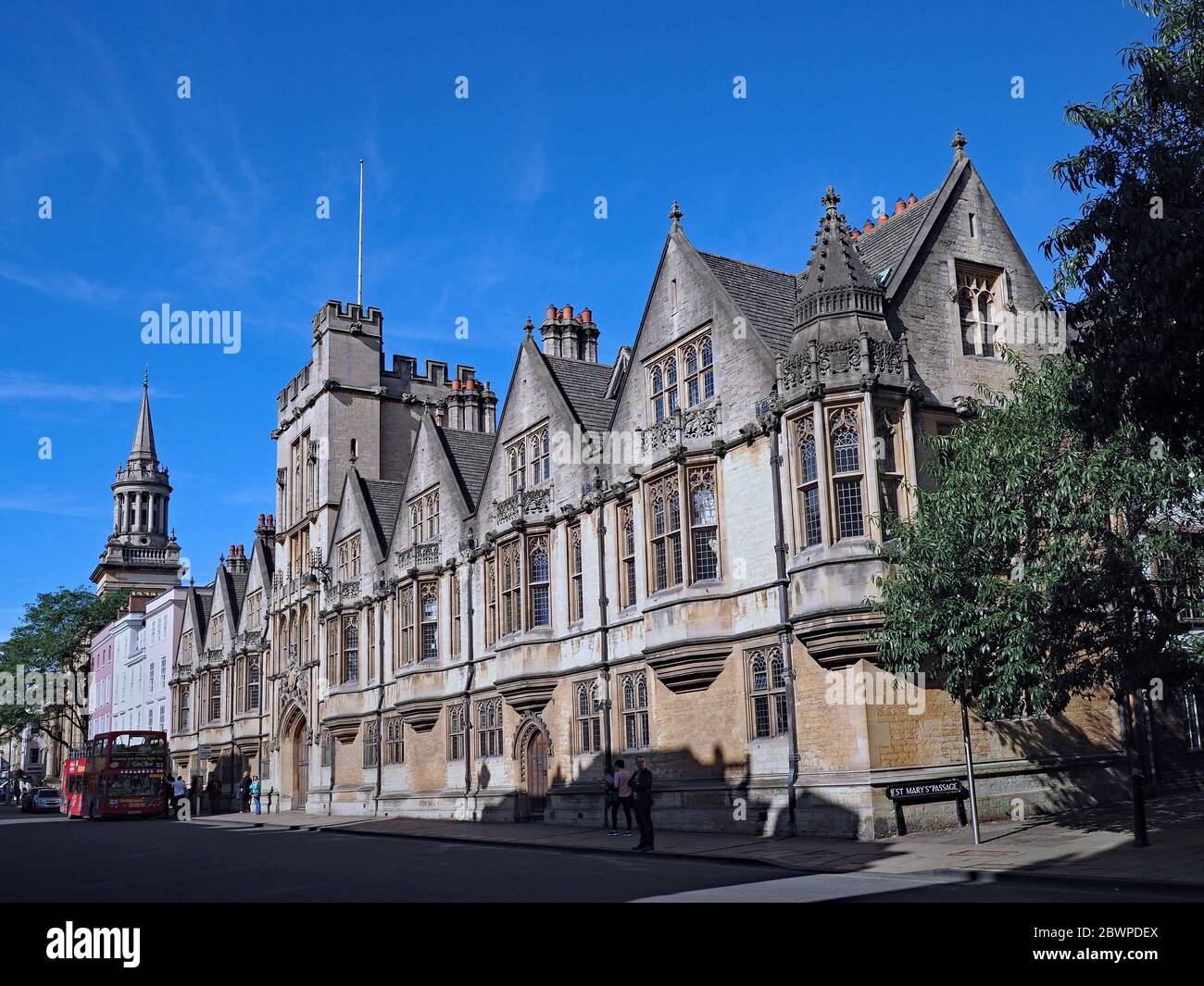 OXFORD, ENGLAND - SEPTEMBER 28, 2016:  Gargoyles and leaded glass bay windows look out onto the street from one of the ancient Oxford colleges on High Stock Photo