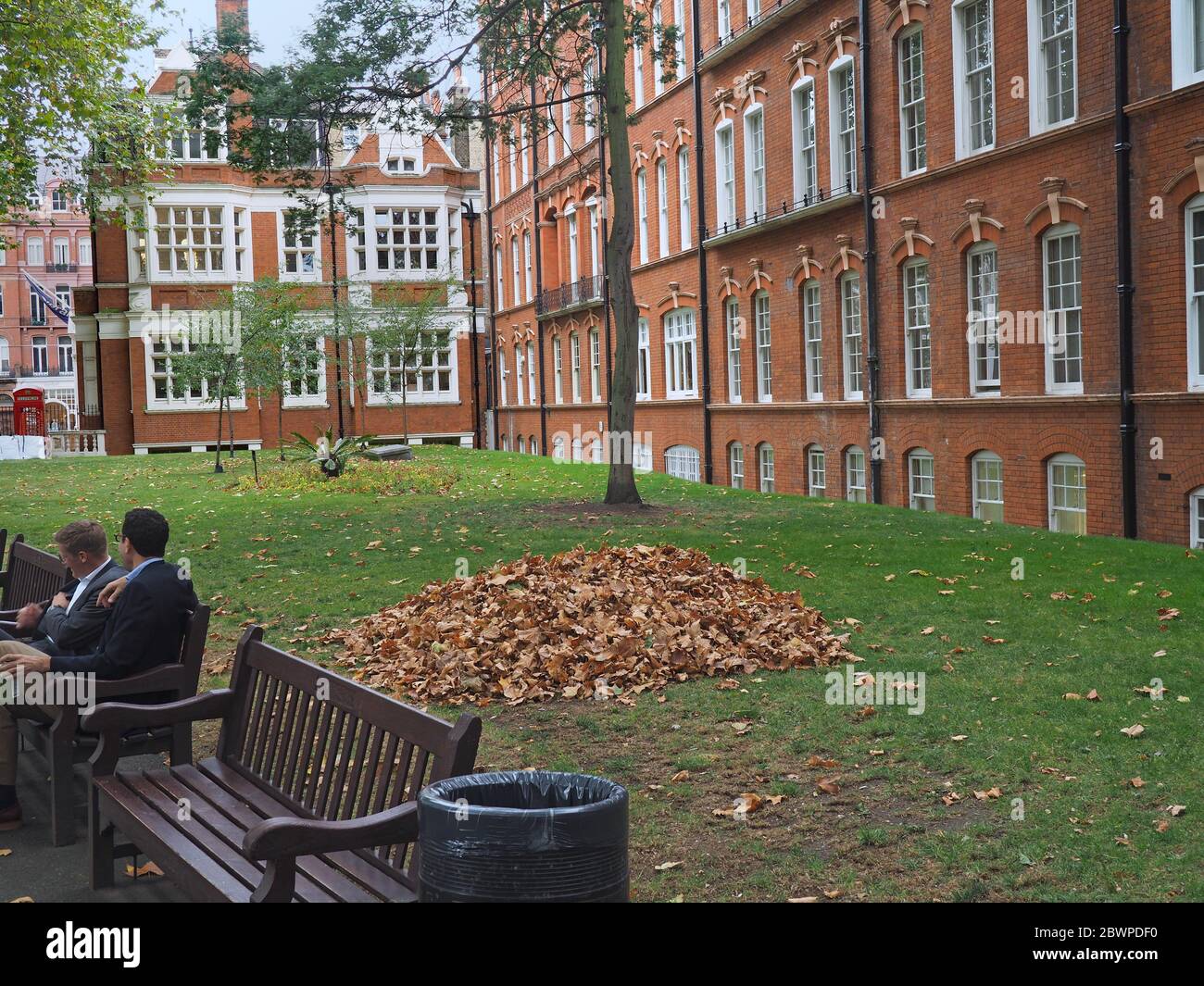 Gardens quiet hi-res stock photography and images - Alamy