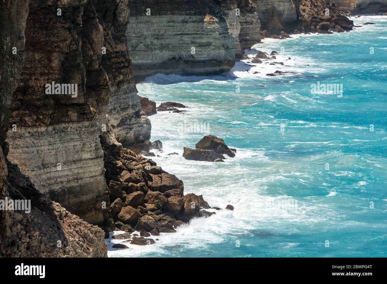 View of the limestone cliffs from the first main viewing platform on the West Australian side of the Great Australian Bight Stock Photo