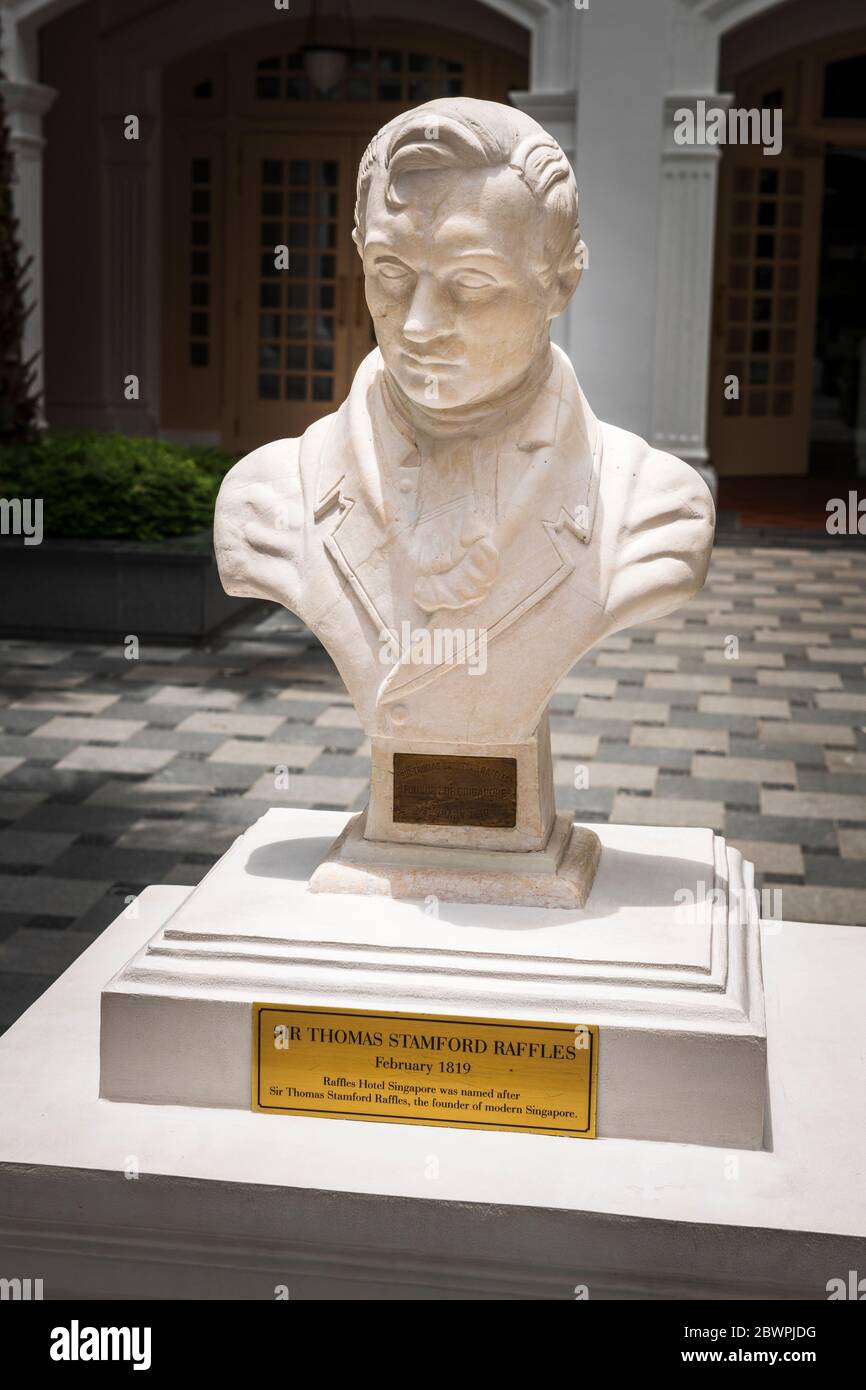 Marble statue of Sir Thomas Stamford Raffles (founder of modern Singapore) at the Raffles Hotel, Singapore, Republic of Singapore Stock Photo