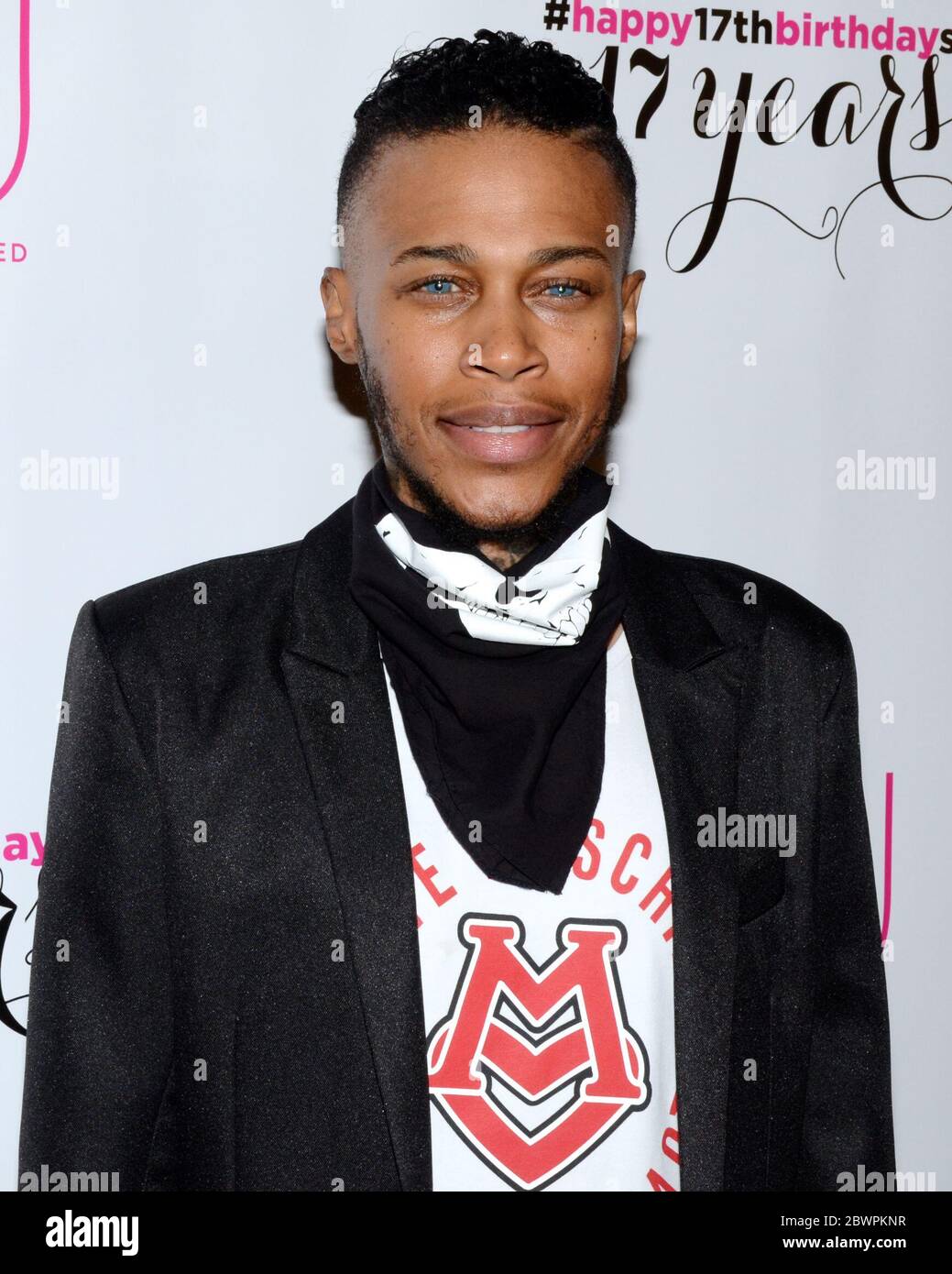 Adonis simmons attends su magazines 17th anniversary celebration in