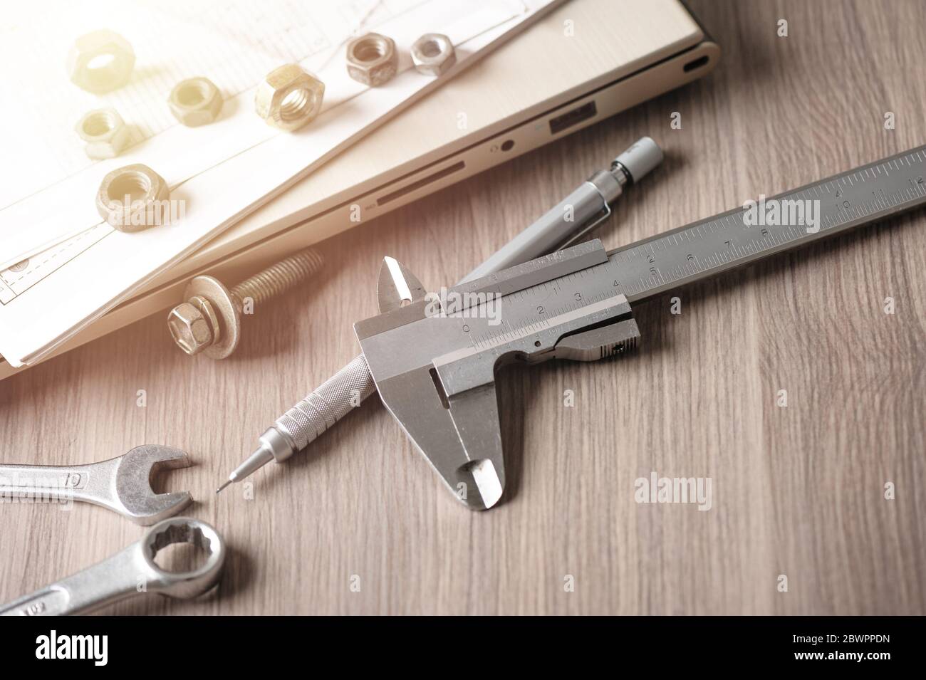 metal vernier caliper, vernier caliper is a measuring instrument used