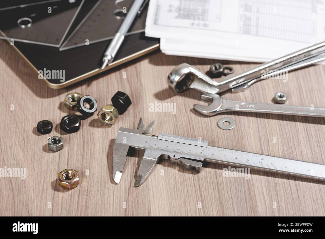 metal vernier caliper, vernier caliper is a measuring instrument used