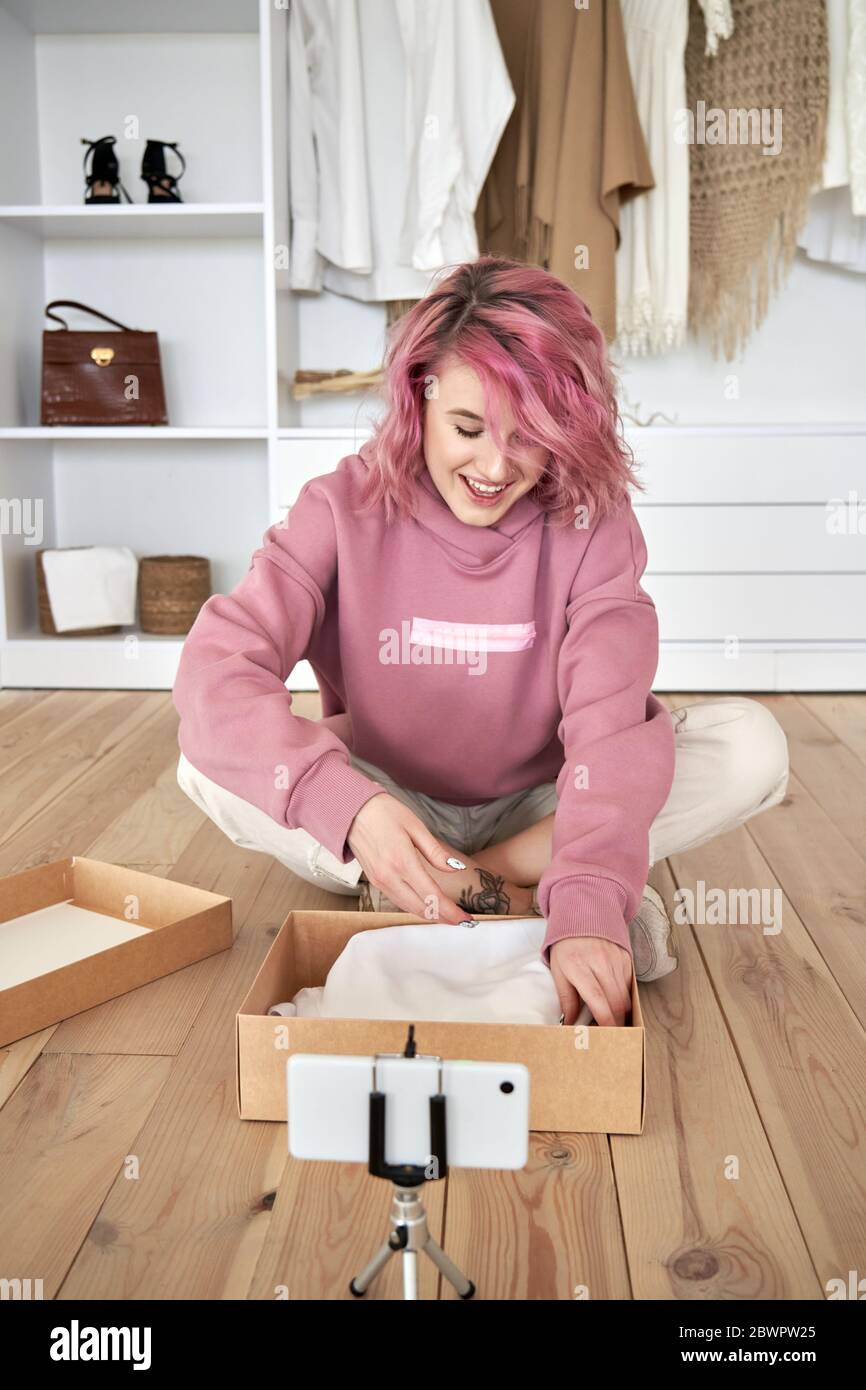 Hipster gen z teen girl fashion blogger pink hair record unboxing vlog