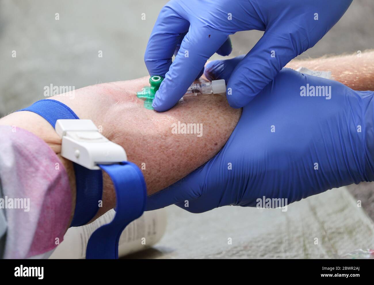 27 May 2020, Saxony, Leipzig: During an exercise, a paramedic places an ...