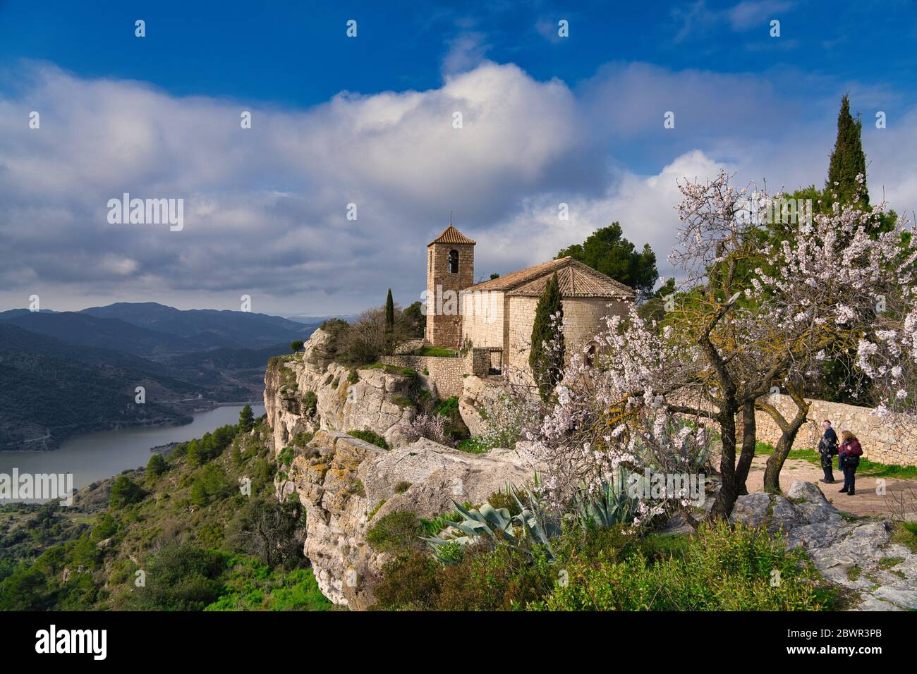 Siurana Reservoir, Church of Santa Maria, Ciurana de Tarragona village, Siurana, Tarragona Province, Catalonia, Spain, Europe Stock Photo