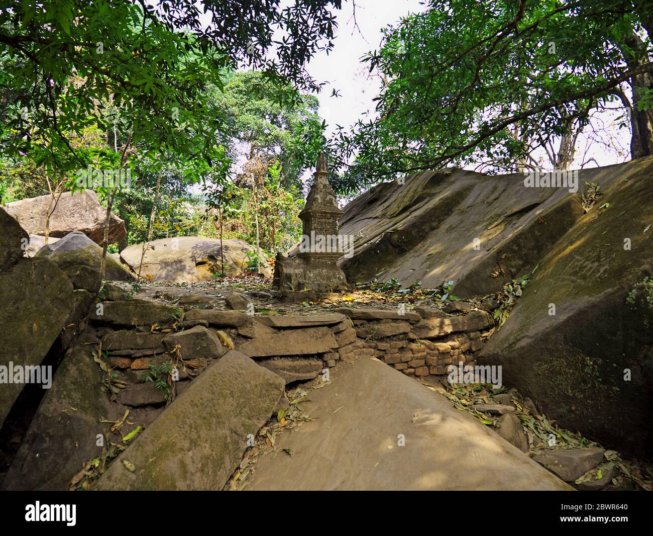 vat-phou-temple-in-laos-2BWR640.jpg