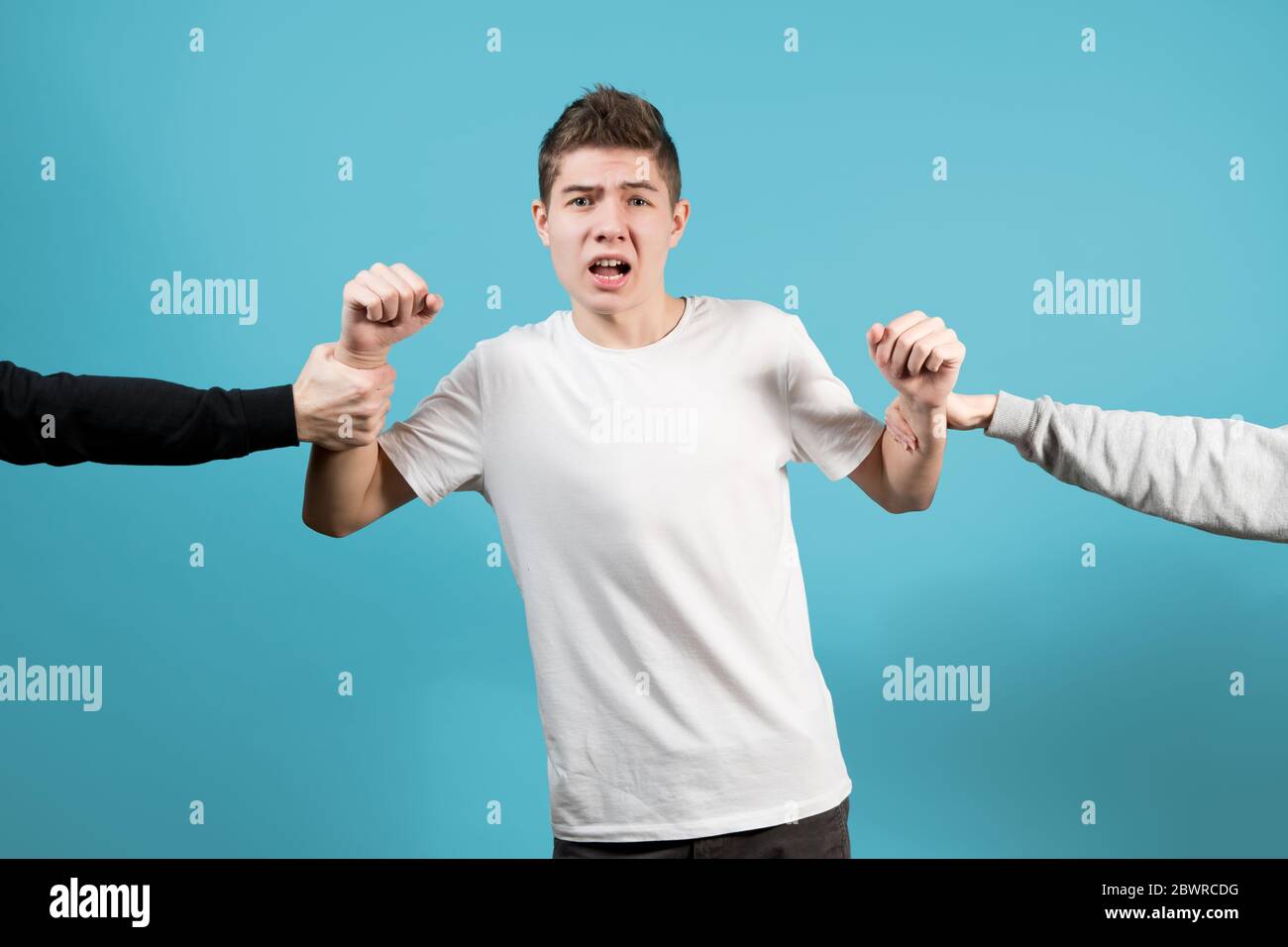 Pulling in different directions hires stock photography and images Alamy