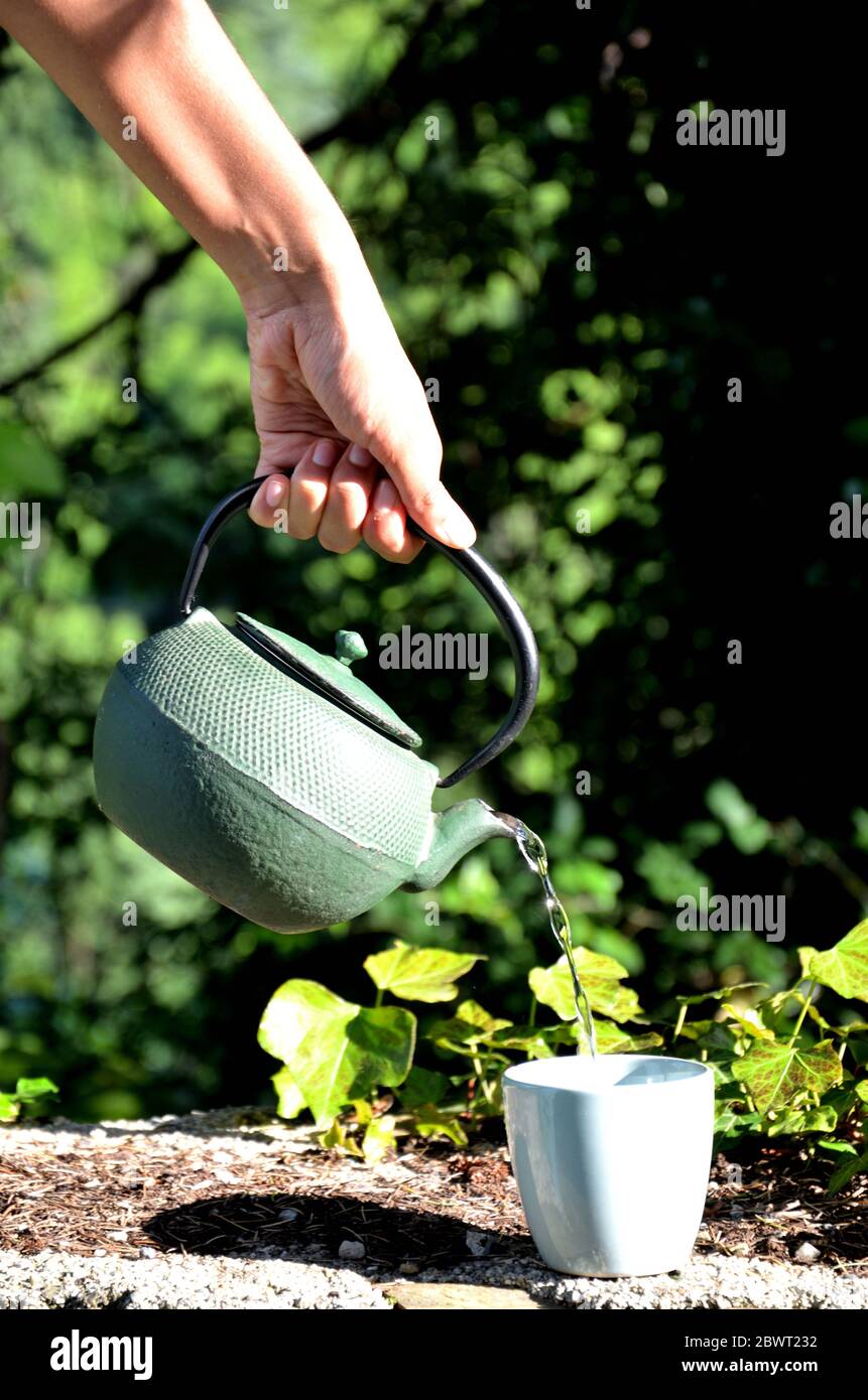 Japanese water pot hi-res stock photography and images - Alamy