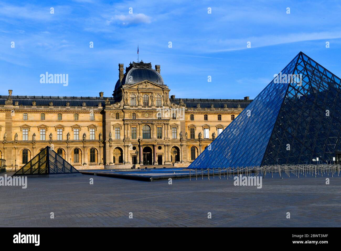 The Louvre art gallery, Museum and Louvre Pyramid, Pyramide du Louvre, Paris, France, Europe