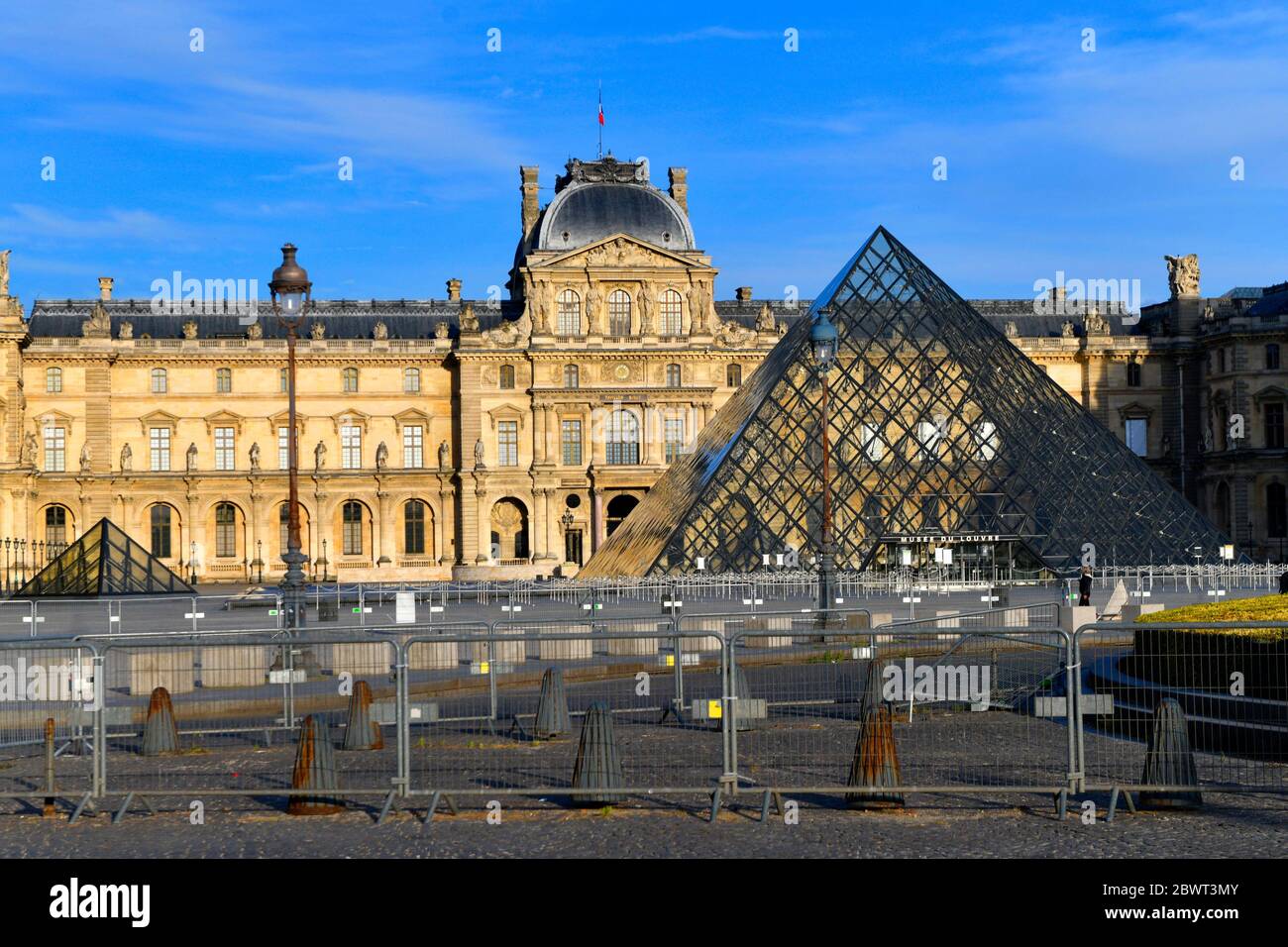 The Louvre Art Gallery Museum And Louvre Pyramid Pyramide Du Louvre Paris France Europe Stock Photo Alamy