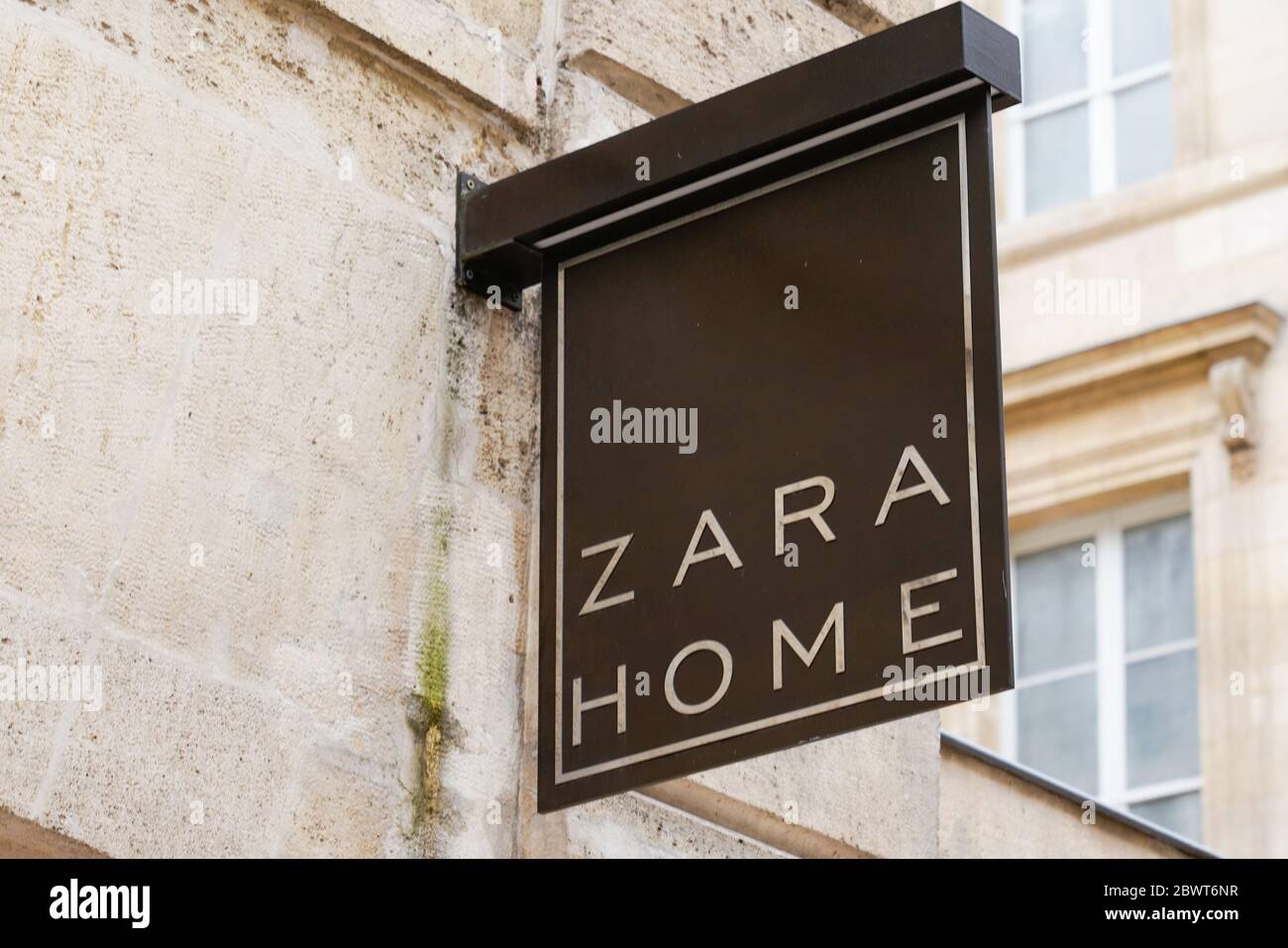 Bordeaux , Aquitaine / France - 06 01 2020 : zara home logo sign of spain  store company manufacturing of home textiles decoration Stock Photo - Alamy